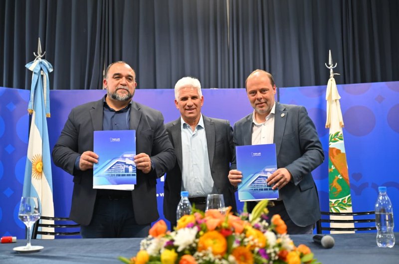 EL GOBIERNO Y LA MUNICIPALIDAD DE VILLA MERCEDES SUSCRIBIERON UN NUEVO CONVENIO DE “CONSTRUYENDO CON TU PUEBLO” PARA HACER MÁS ASFALTO Y MEJORAR LOS SERVICIOS