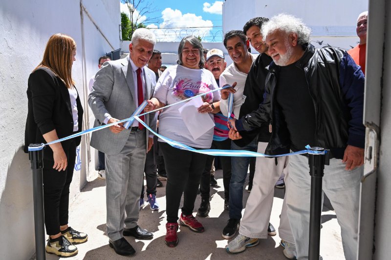 JUNTO A POGGI, EL INTENDENTE HISSA INAUGURÓ EL RENOVADO CAV DEL BARRIO PUEBLO NUEVO