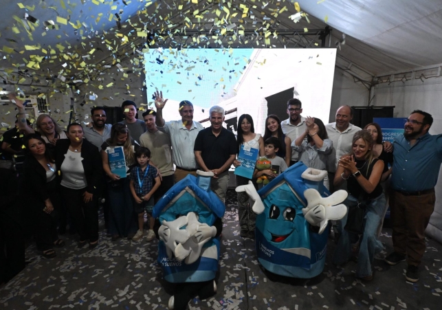 VEINTE FAMILIAS DE VILLA DE MERLO YA DISFRUTAN DE SUS NUEVOS HOGARES