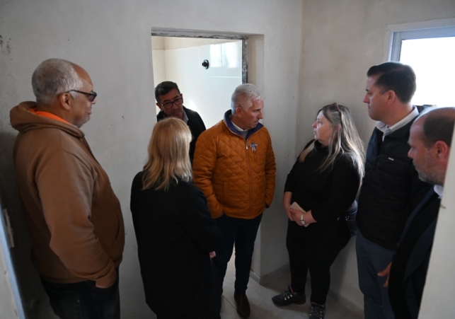 POGGI VISITÓ SEIS VIVIENDAS QUE ESTÁN EN CONSTRUCCIÓN EN LA CALERA