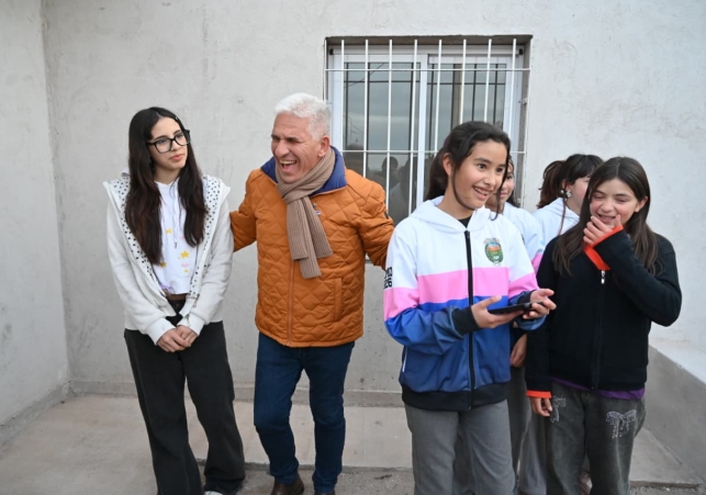 POGGI RECORRIÓ LAS VIVIENDAS EN CONSTRUCCIÓN DE ALTO PENCOSO: "ADEMÁS DE CUMPLIR  EL SUEÑO DE LA CASA PROPIA, GENERA MUCHO TRABAJO"