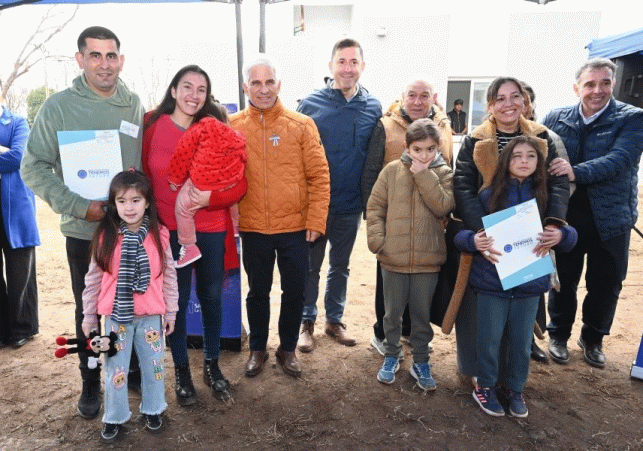 CONCARÁN: POGGI ANUNCIÓ LA FECHA DE ENTREGA DE VIVIENDAS Y PUSO EN MARCHA LA AUTOCONSTRUCCIÓN ASISTIDA