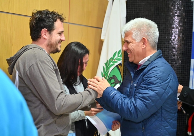 El Gobernador encabezó el acto en las dependencias del ministerio de Desarrollo Productivo