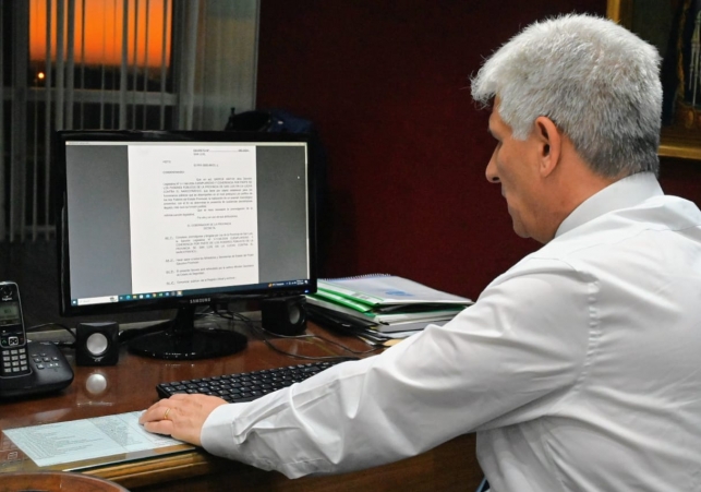 Poggi promulgó la Ley de Ejemplaridad y Coherencia