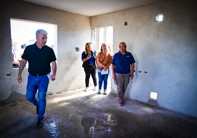 Poggi vio junto a vecinos el avance de las viviendas en San Luis