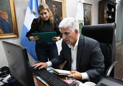 El Gobernador firmó los decretos para los llamados a licitación