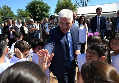 El gobernador Poggi compartió el inicio de clases en Anchorena