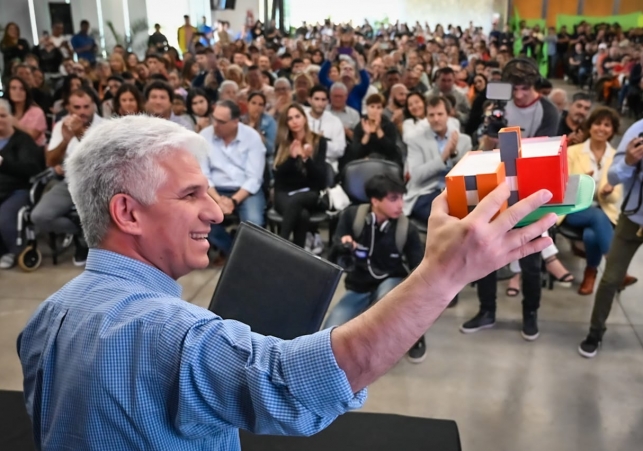 “LA CONSTRUCCIÓN DE VIVIENDAS VOLVIÓ Y SE QUEDA PARA SIEMPRE”